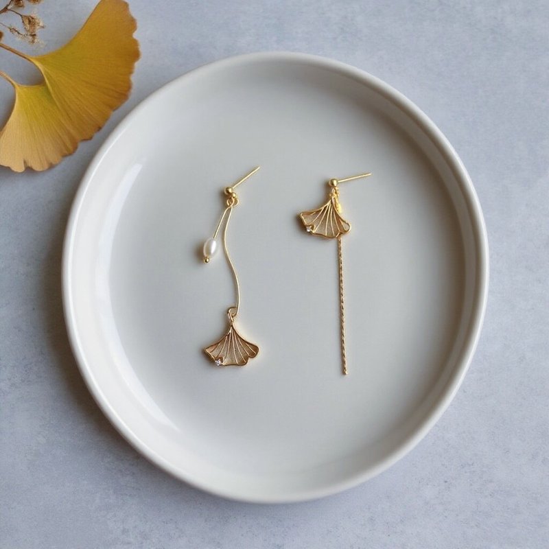 18k注金镶闪钻轻奢质感银杏叶植物珍珠水晶垂坠耳环 - 耳环/耳夹 - 贵金属 金色