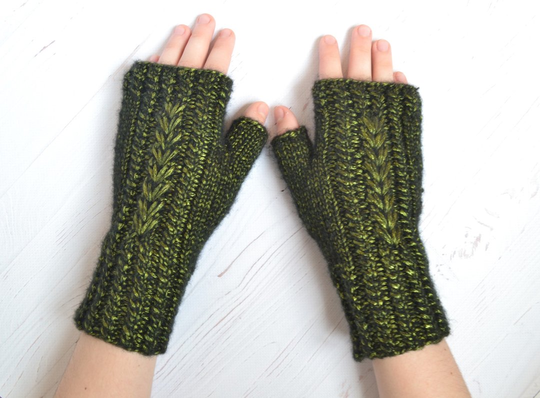 Fingerless gloves for woman, Sparkle green fingerless mittens, knit hand warmers - 手套 - 其他材质 绿色