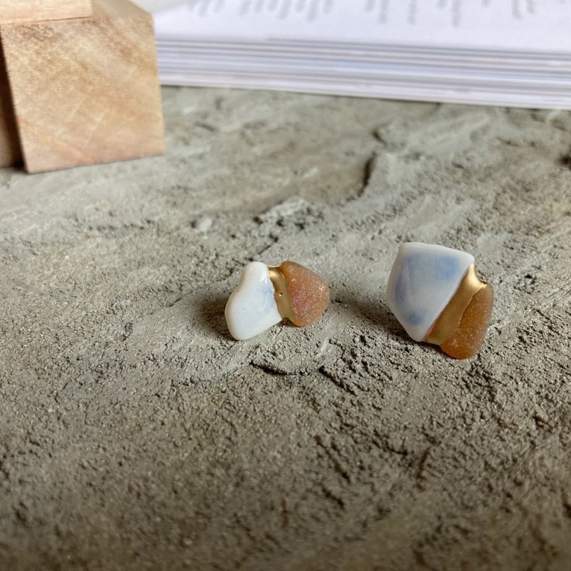 海玻璃 海陶器的金继耳针/ 耳夹【淡蓝色× 棕色】 - 耳环/耳夹 - 不锈钢 咖啡色