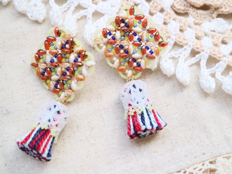 Glass tweed screw spring Clip-On jasper color elegant refined delicate Czech bohemia colorful Czech beads Czech glass seed beads tassel tufts - 耳环/耳夹 - 玻璃 多色