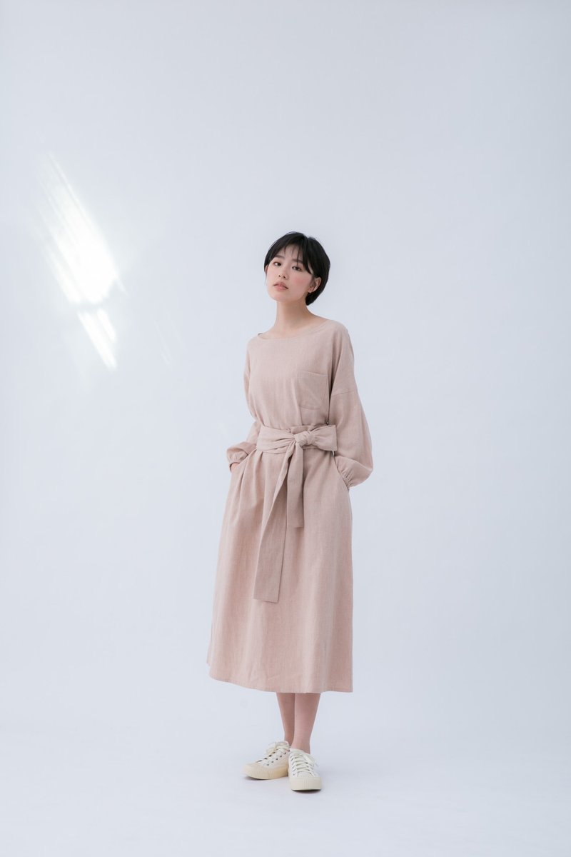 床边故事棉麻绑带长袖洋装 - 洋装/连衣裙 - 棉．麻 粉红色