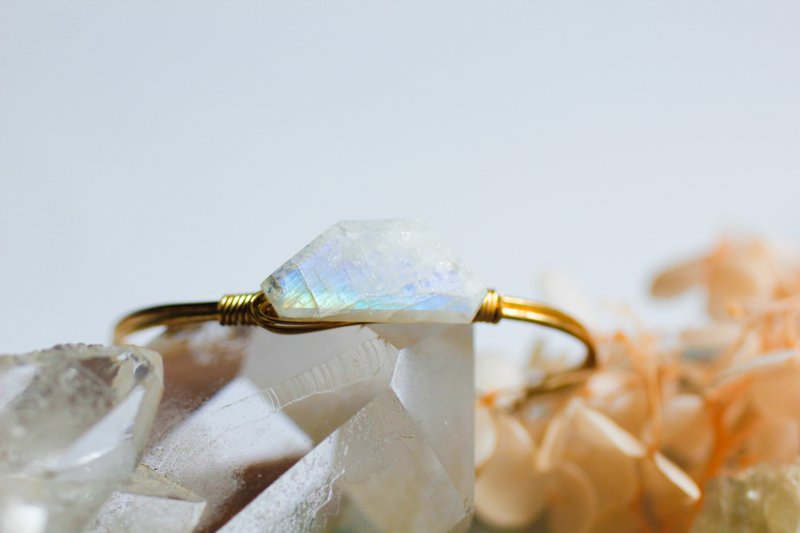 水无月 - 蓝晕月光石铜线手环 - 手链/手环 - 宝石 白色