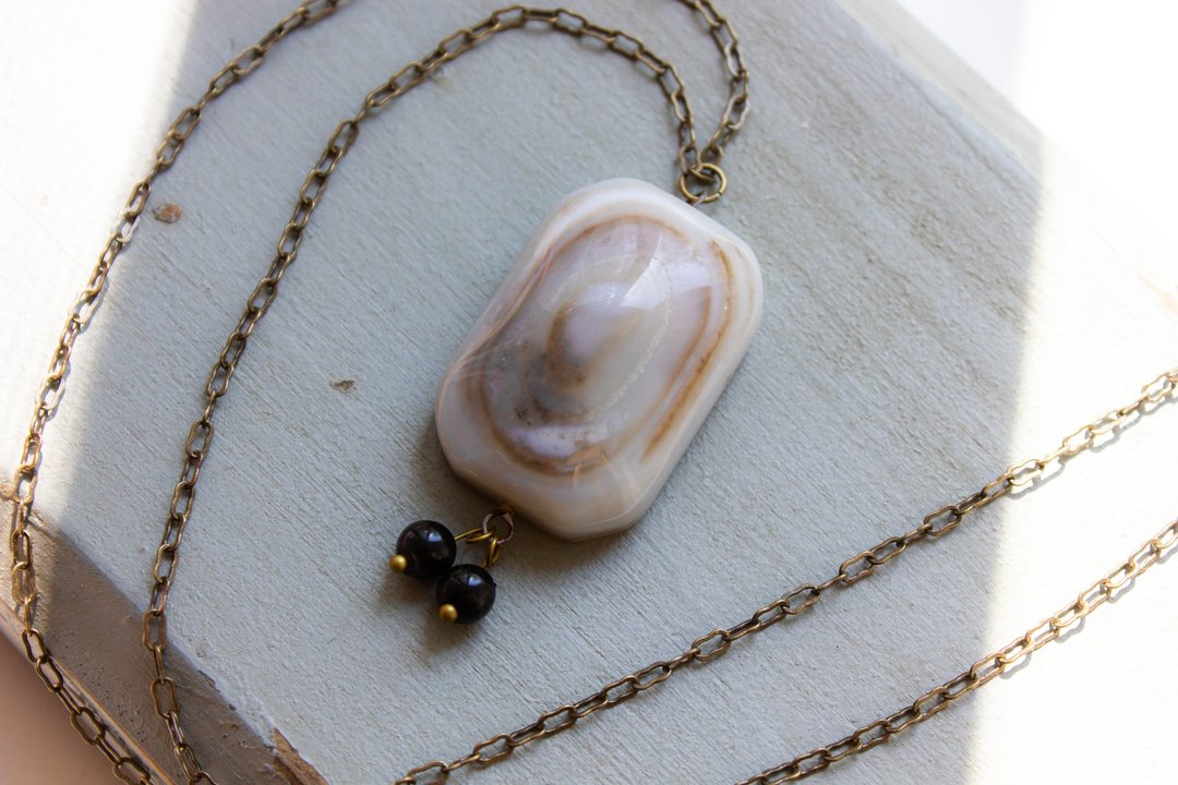 Vintage gray agate pendant necklace Striped agate necklace Large agate pendant - 项链 - 石头 灰色