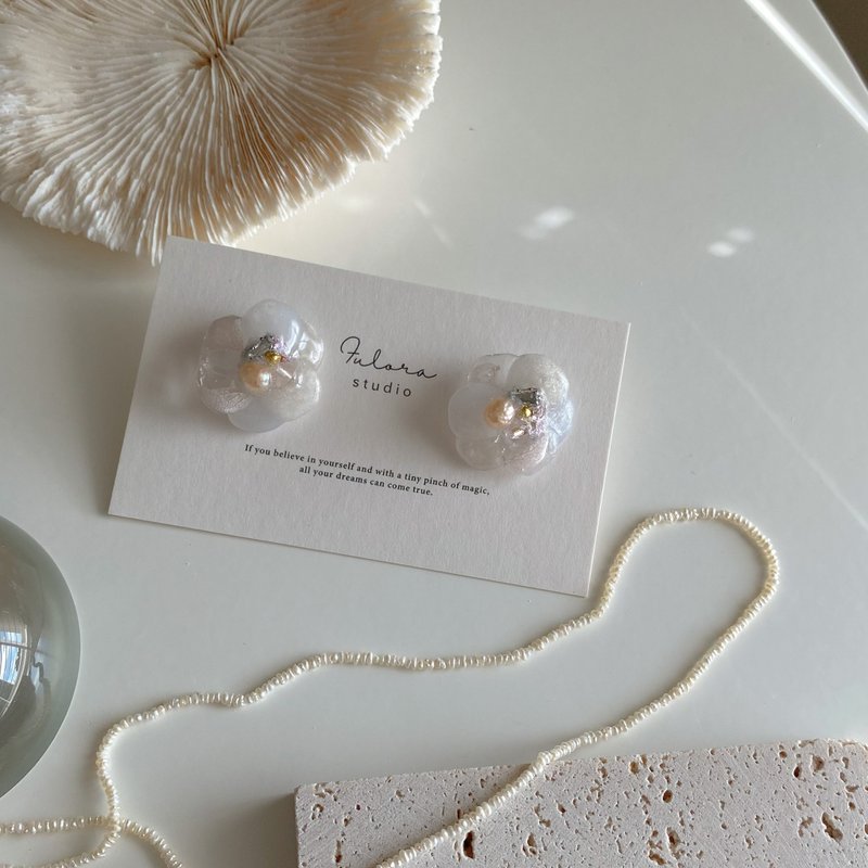 | 一抹抹温柔浪漫-雪白 | 耳环 - 耳环/耳夹 - 植物．花 白色