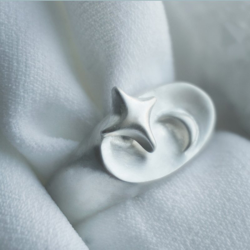 望月戒指 Gazer Ring 925纯银 - 戒指 - 其他金属 银色