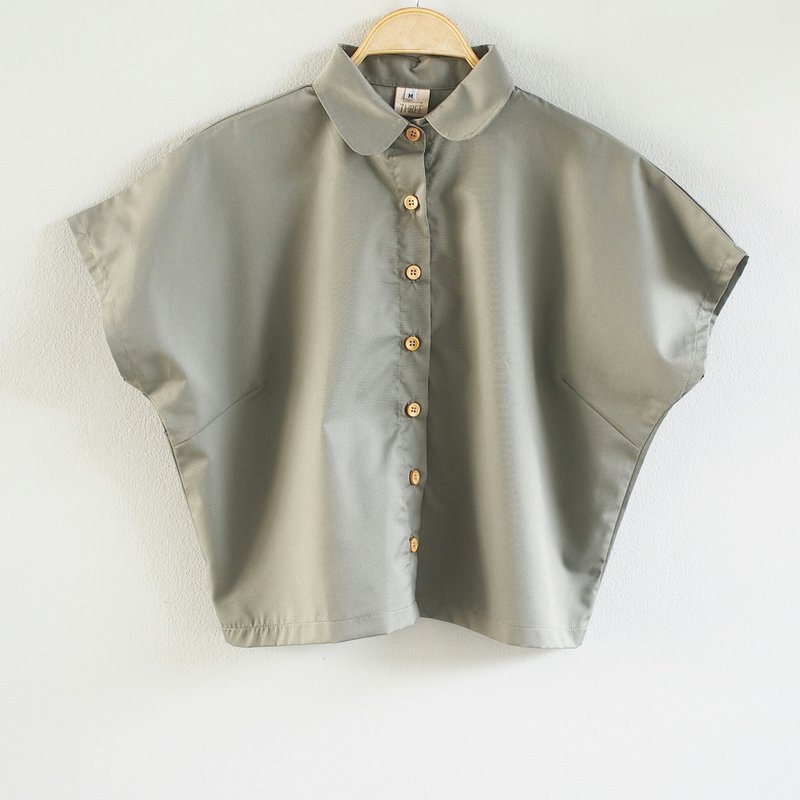 木制按钮短袖衬衫-橄榄色 - 女装衬衫 - 棉．麻 绿色