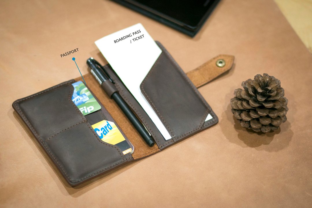 Personalized Thread Leather Durable Vintage Travel Wallet Passport Holder Case - 护照夹/护照套 - 真皮 咖啡色