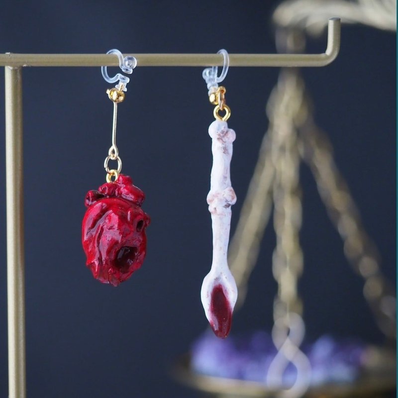 蚀心股骨汤匙 耳饰 - 耳环/耳夹 - 塑料 