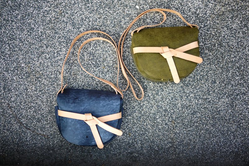 手工缝制彩色磨砂皮Pueblo植鞣牛皮斜背绑结马鞍包-磨砂复古绿 - 侧背包/斜挎包 - 真皮 绿色