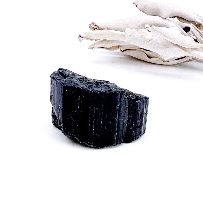 守夜。原矿 疗愈 避邪 净化 手握 能量 l 黑碧玺原石 共生矿 l - 摆饰 - 宝石 黑色