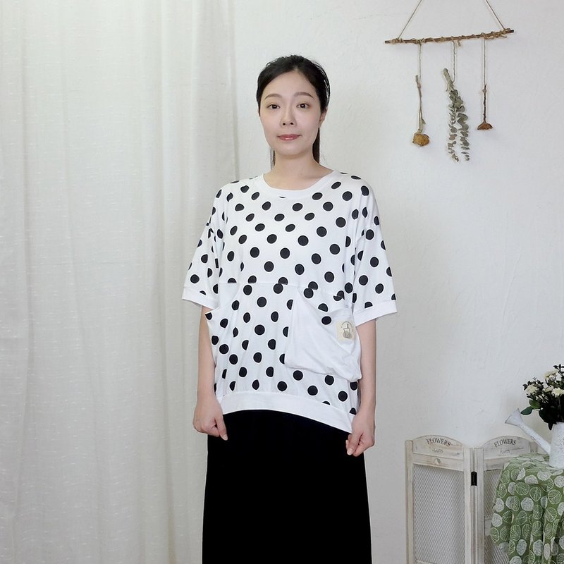 Hana Mokuba 宽松休闲趣味立体大口袋波点T恤 - 女装 T 恤 - 其他材质 