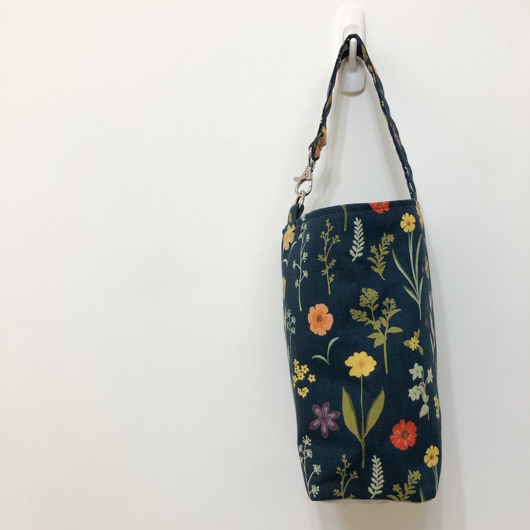 【雪花梨】蓝黑手绘花 手工饮料提袋/ 散步小提袋/ 环保杯袋 - 其他 - 棉 多色