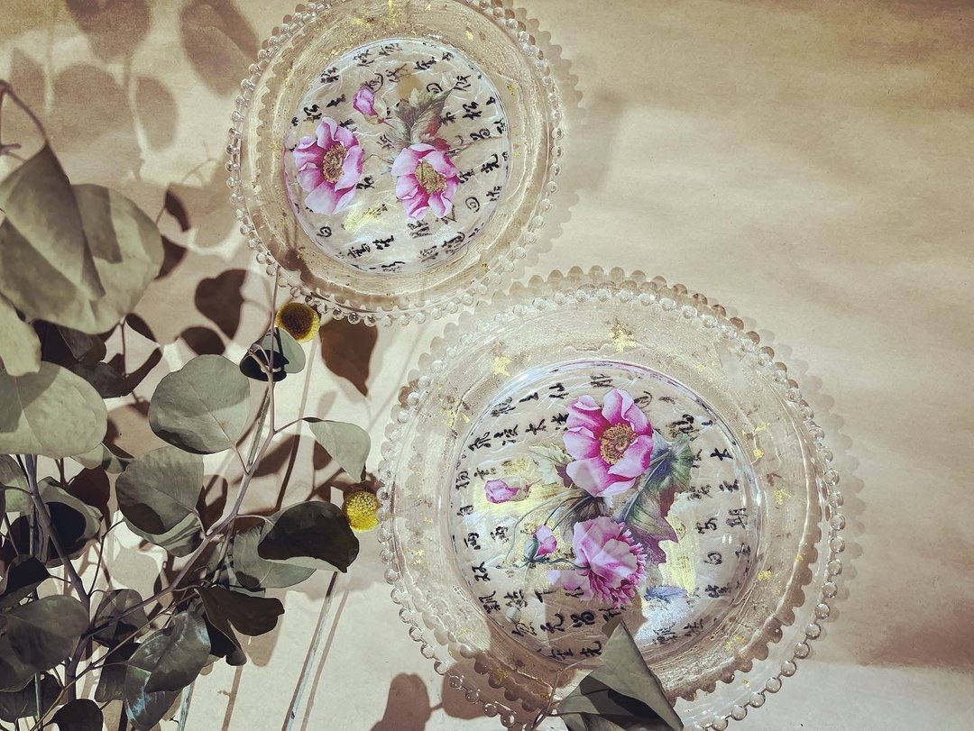 岁末出清 双圆盘 粹金静悠之美 玻璃 花 金箔 中文字 书法 拼贴 - 盘子/餐盘/盘架 - 玻璃 透明