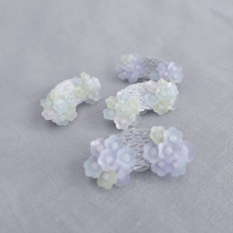 小花梗・手工刺绣耳夹 - 耳环/耳夹 - 棉．麻 银色