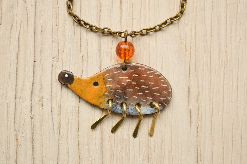 Hedgehog Enamel Necklace, Hedgehog With Apple, Spiny Hedgehog, Forest Jewelry - 项链 - 珐琅 咖啡色