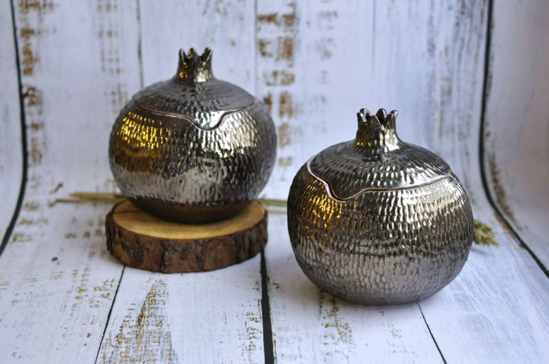Pomegranate jewelry box custom, woman trinket box, big pomegranate bowl with lid - 收纳用品 - 瓷 金色