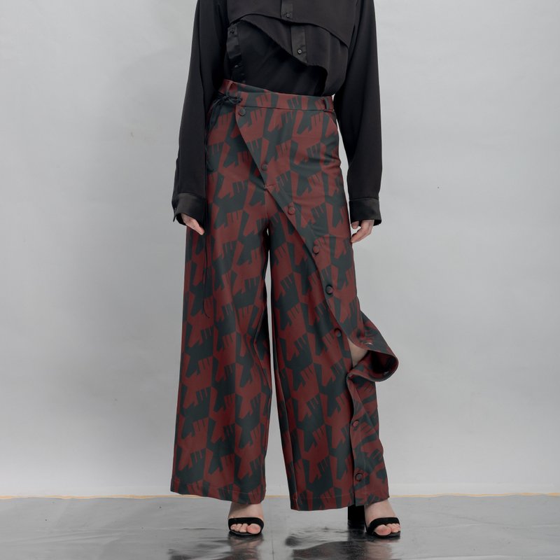 INF 不对称单腿开岔绑带印花宽裤 / 炽焰红 - 女装长裤 - 聚酯纤维 红色