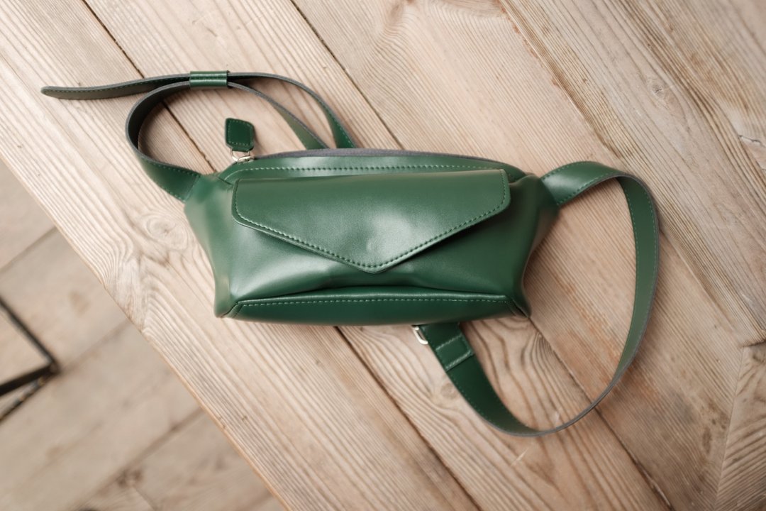 Sunglasses chest bag - Green - 侧背包/斜挎包 - 人造皮革 绿色
