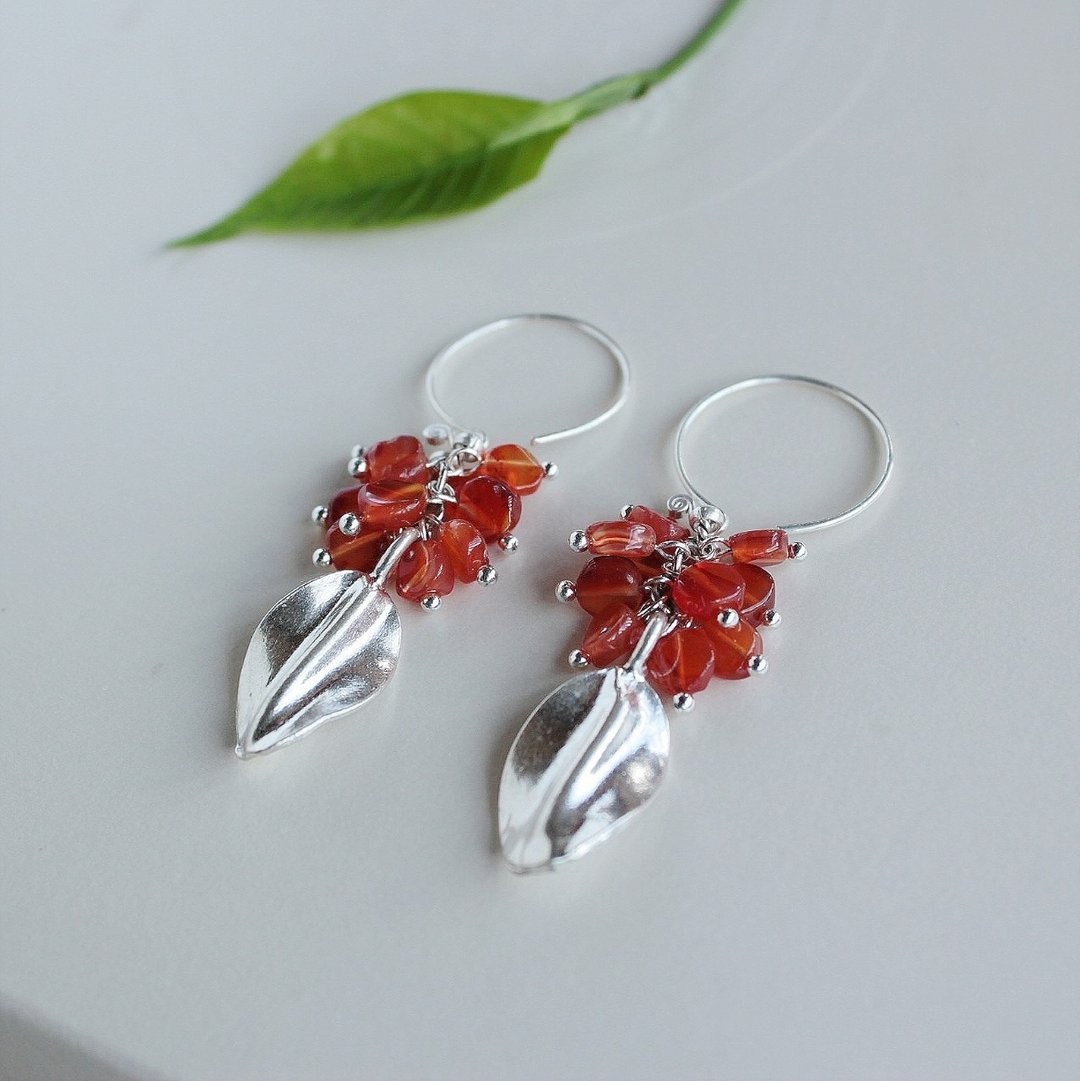 喀伦银饰扭转坠饰与饱满红玉髓耳饰 / 耳针或耳夹 - 耳环/耳夹 - 银 银色