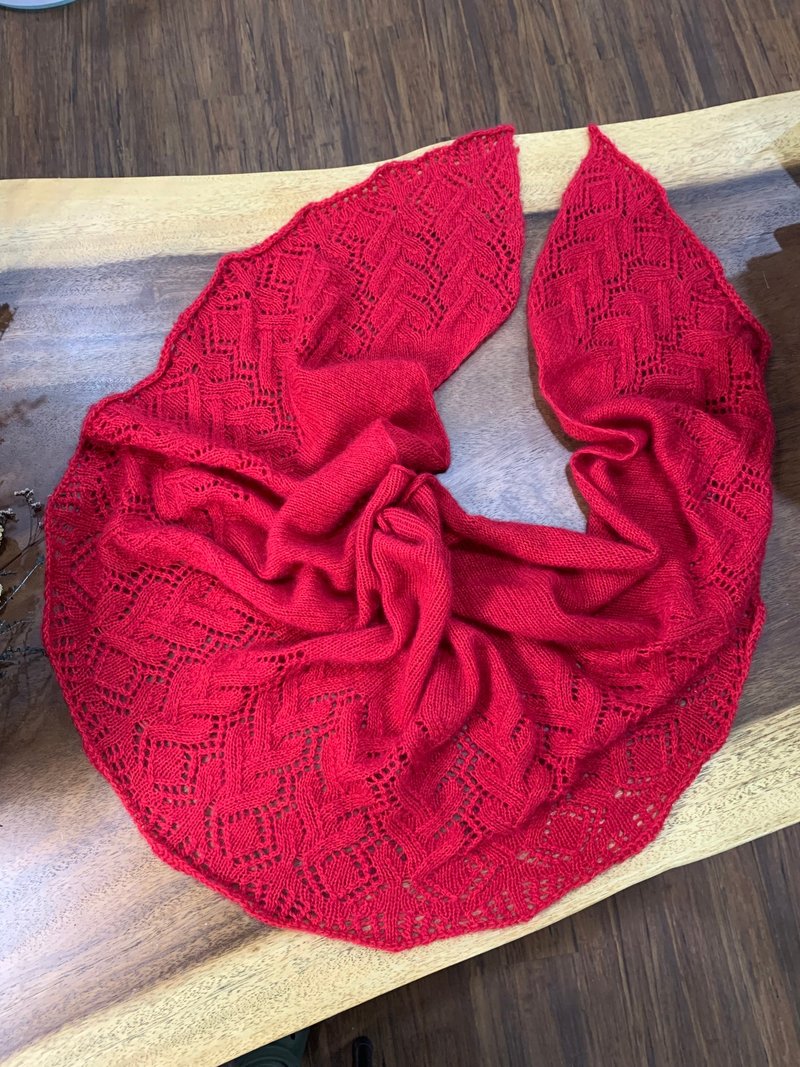 蔓延披肩围巾。纯手工编织。意大利优质线材。玫瑰红。后片椭圆形 - 围巾/披肩 - 羊毛 