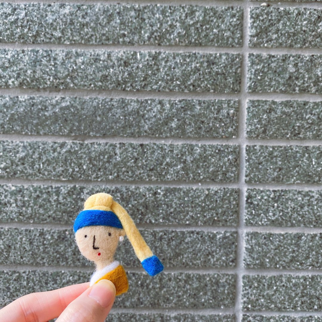 羊毛毡人物绘 - 戴珍珠耳环的少女 - Girl with a Pearl Earring - 胸针 - 羊毛 黄色