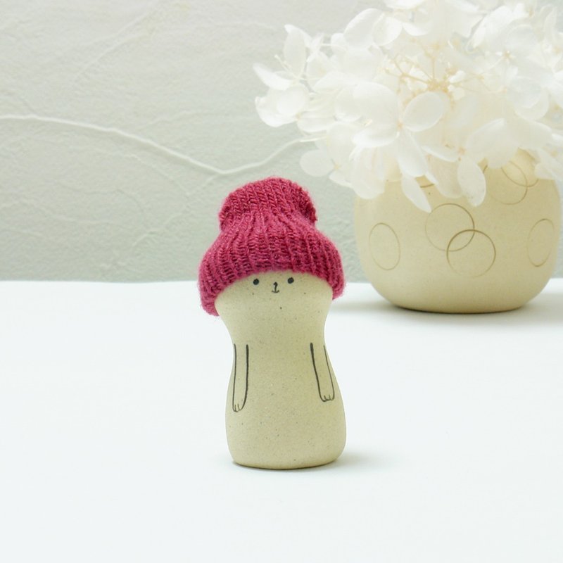 Handmade ceramic doll Kuma-san wearing a knit hat S size - 摆饰 - 陶 卡其色