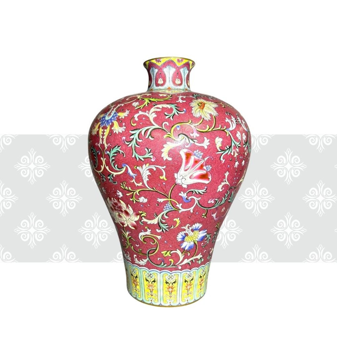 清 乾隆 胭脂红地轧道锦纹粉彩缠枝花卉纹梅瓶 - 花瓶/陶器 - 瓷 粉红色
