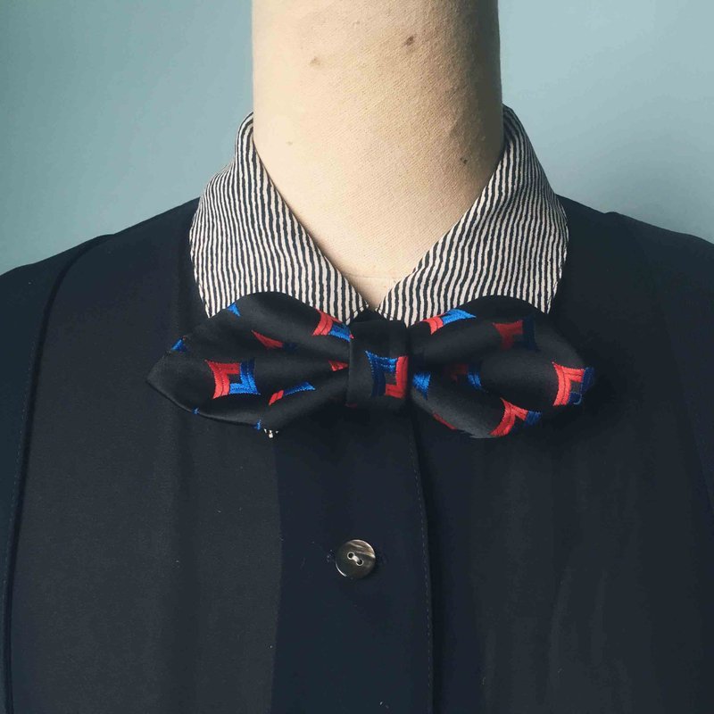 古董领带改制手工领结-个性黑色几何方块-宽版 - 领结/领巾 - 丝．绢 黑色