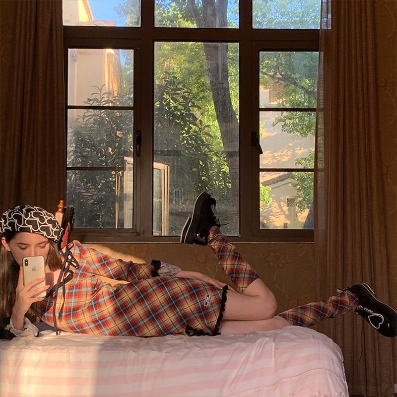 法式格子 喇叭袖洋裝 兩色入 - 洋装/连衣裙 - 其他材质 红色