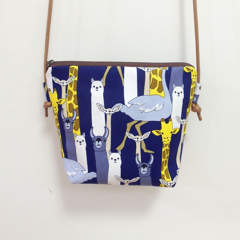 你在看我吗 | 旅行包 - 侧背包/斜挎包 - 棉．麻 蓝色