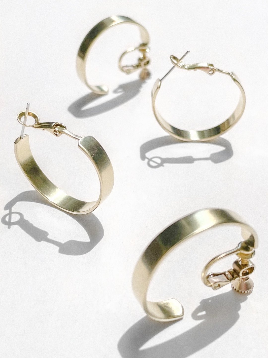 Wide Hoop Earring 宽版单圈耳环 - 耳环/耳夹 - 铜/黄铜 金色