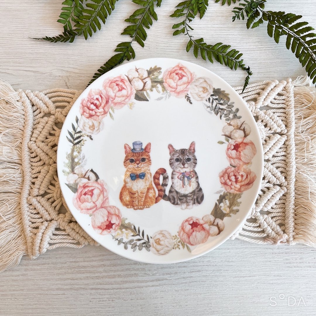 定制化 合作插画艺术家-英格蓝猫  牡丹园中的猫猫 - 盘子/餐盘/盘架 - 瓷 多色