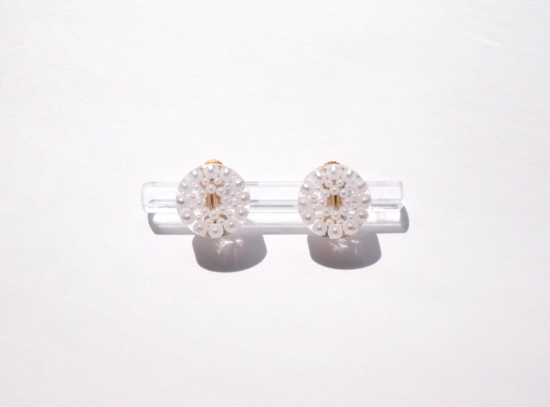 oval lace S - 耳环/耳夹 - 树脂 白色
