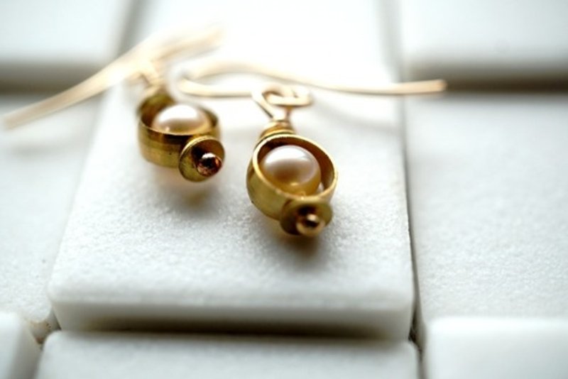 Pinkoi 代购 - 圆形石耳针（略带橙珍珠） - 耳环/耳夹 - 宝石 