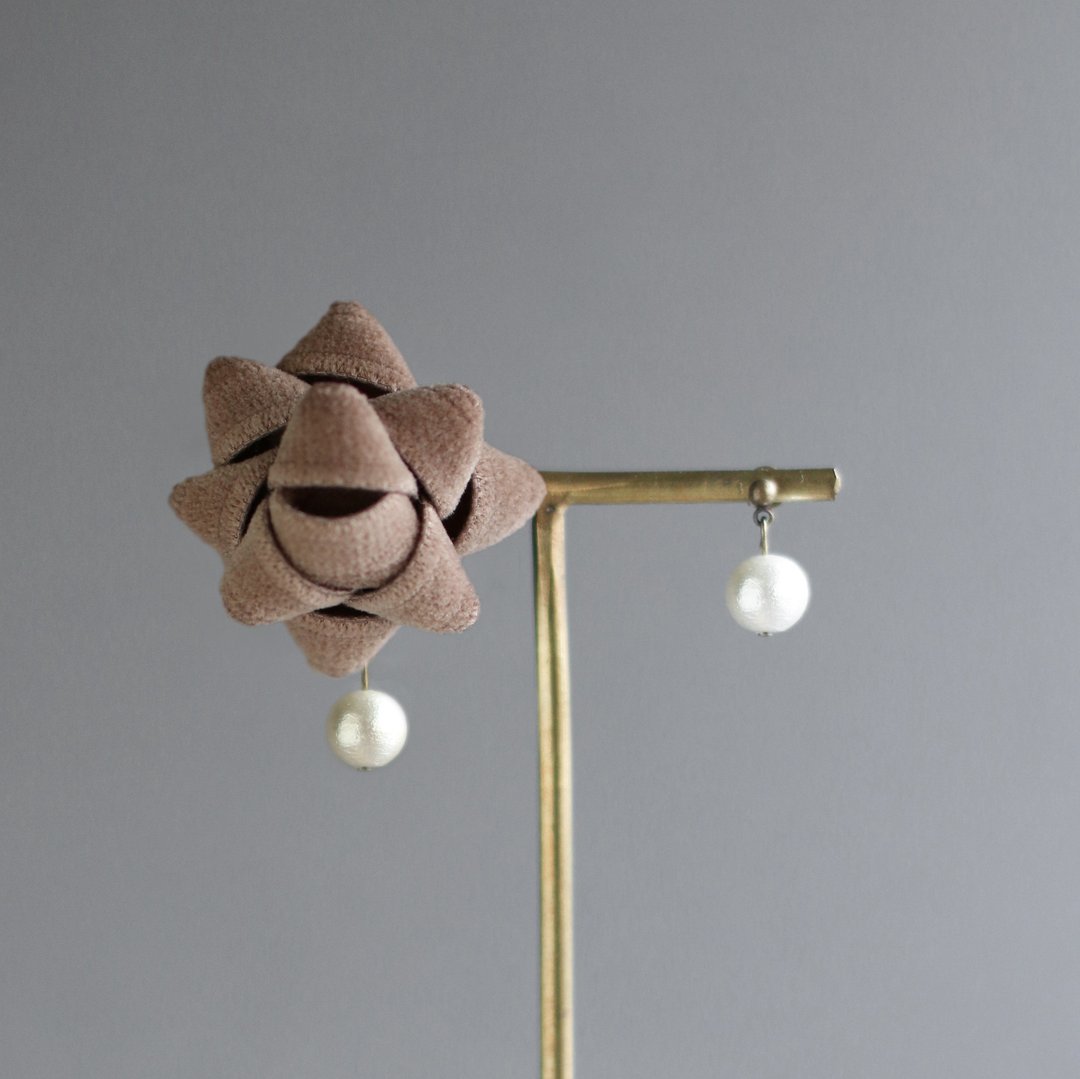 Gift Ribbon Earrings Clip-On[Brown] Cotton Velvet - 耳环/耳夹 - 棉 咖啡色