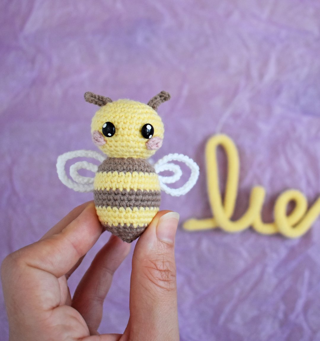 Crochet pattern 2 in 1: BEE and wall hanging, PDF Digital Download, Amigurumi - 手工艺教程/工具书 - 其他材质 黄色