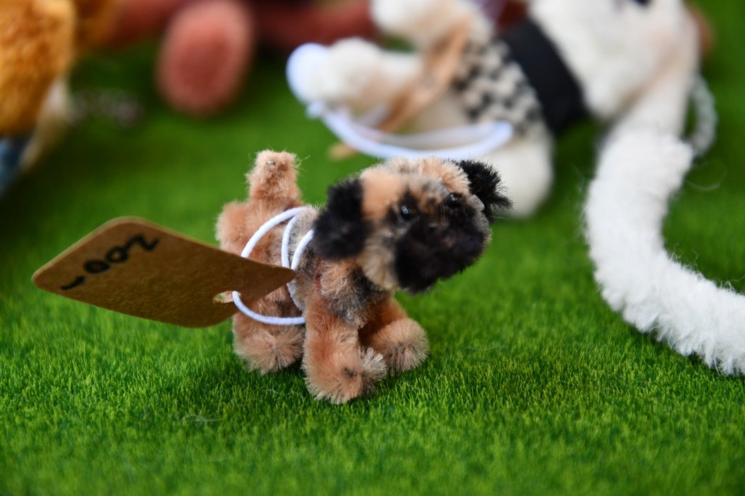 巴哥犬哈巴狗5cm-毛根扭扭棒手作/脏萌流浪动物园/娃娃宠物玩偶 - 编织/刺绣/羊毛毡/裁缝 - 其他人造纤维 咖啡色