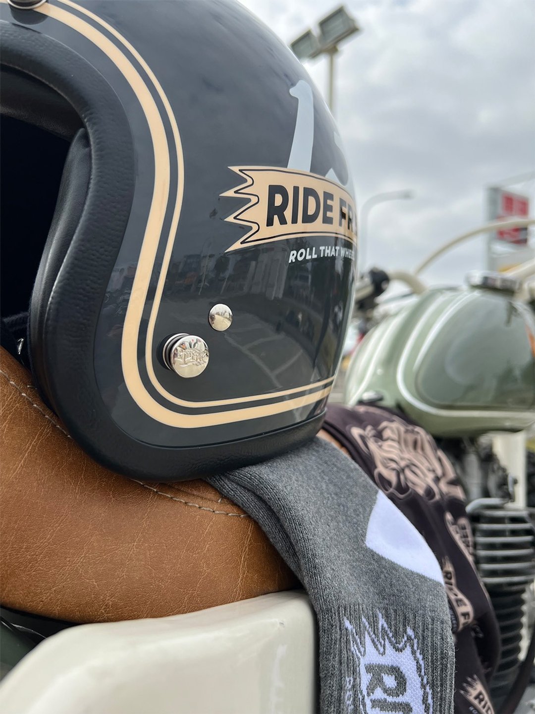 【现货】RIDE FREE 13 × MONGOLIAN【联名特惠组合- 石墨灰】 - 安全帽 - 其他材质 
