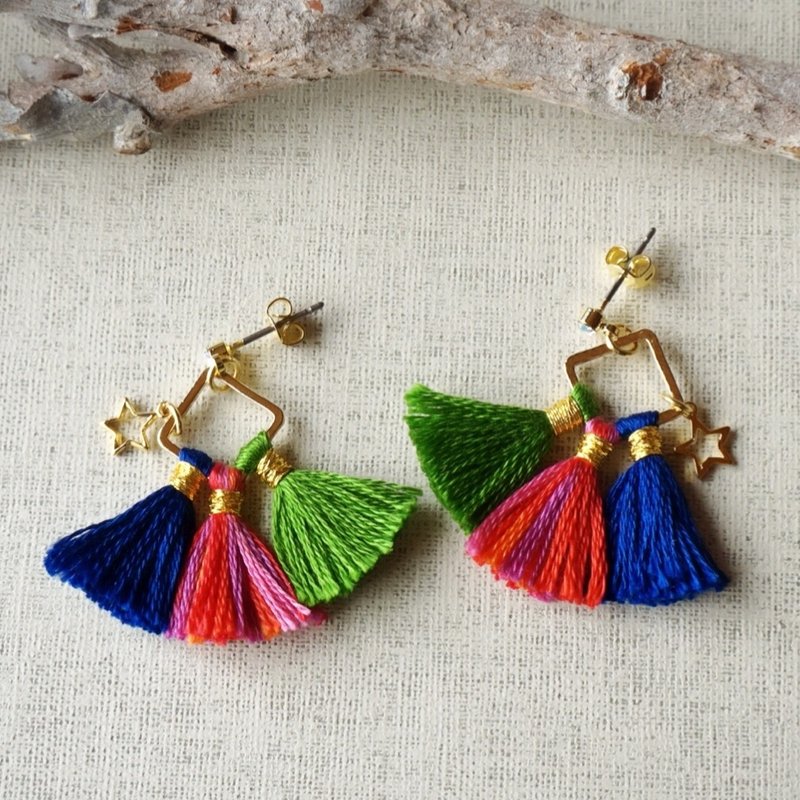 original tassel pierced earring tropical - 耳环/耳夹 - 绣线 绿色