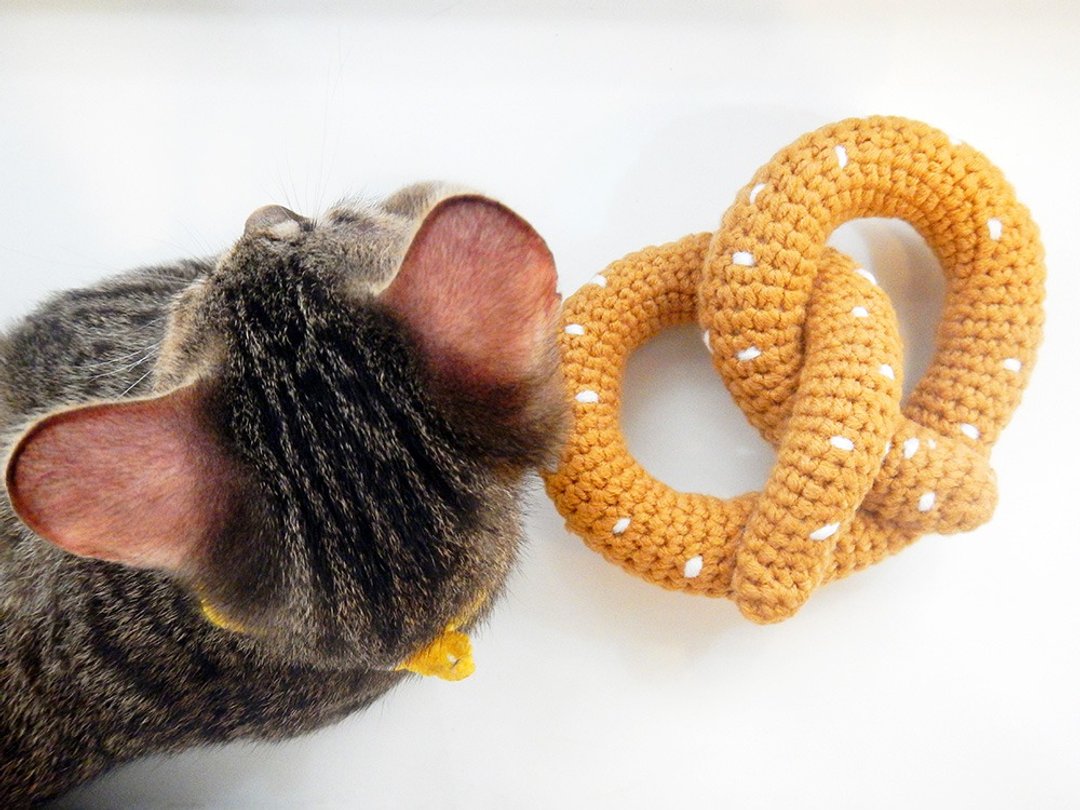 毛线编织猫草玩具 猫咪玩具 猫薄荷  椒盐蝴蝶饼 Pretzel - 玩具 - 其他材质 卡其色