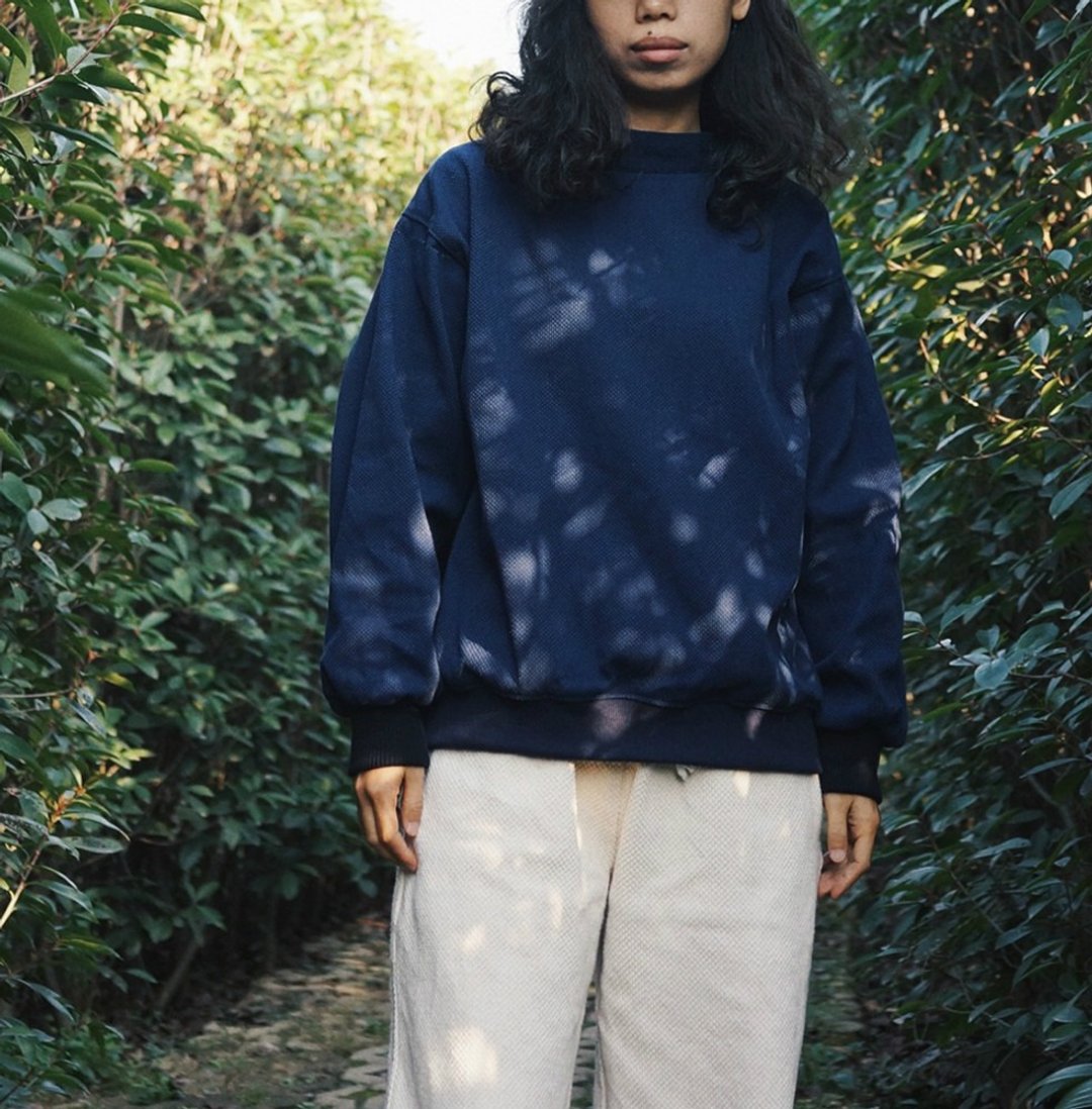 深藍植物染 漁夫領中性設計大學T 環保染劍道服質料寬鬆上衣 - 女装上衣 - 棉 蓝色