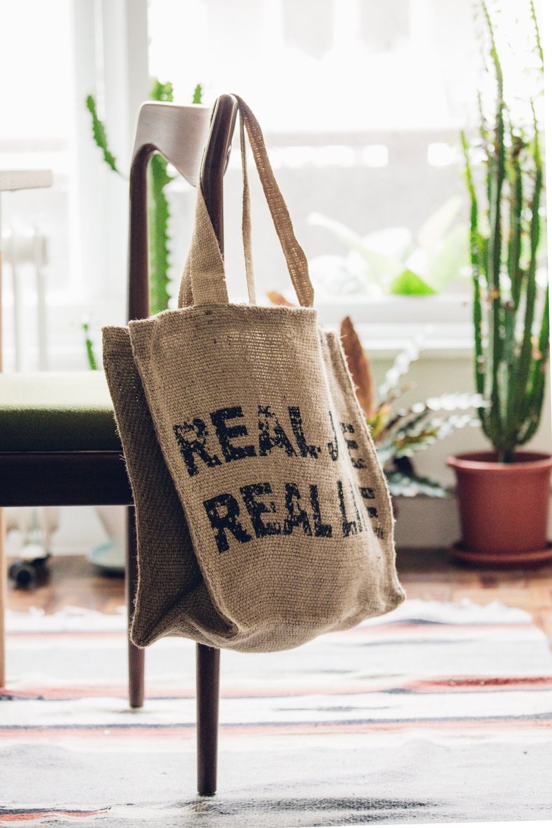 真实人生潮麻包 Real Life KK Jute Bag - 侧背包/斜挎包 - 其他材质 咖啡色