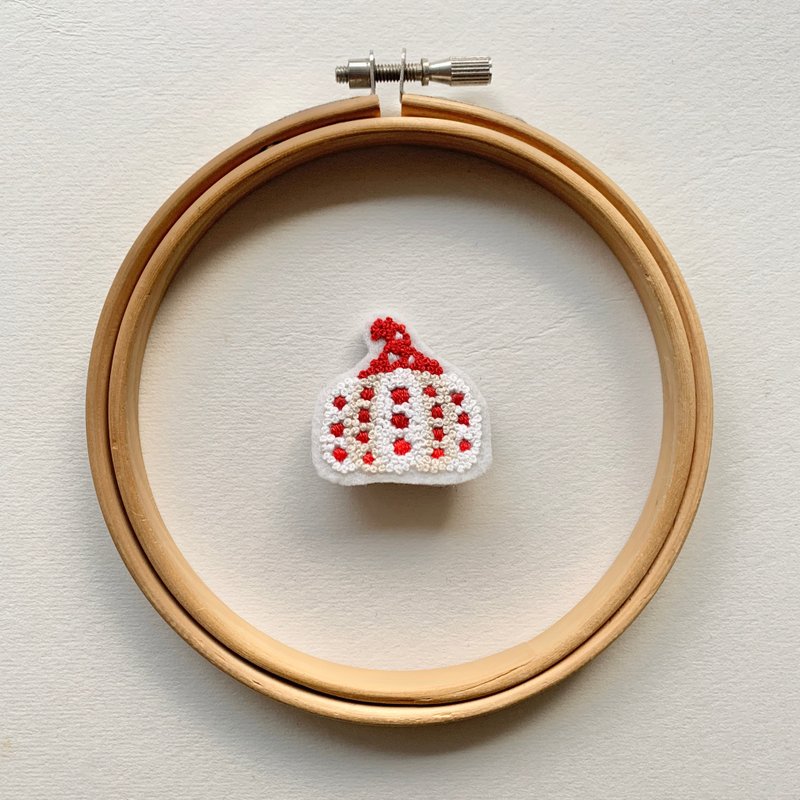 手工刺绣 | pumpkin白色南瓜胸针 - 胸针 - 绣线 白色