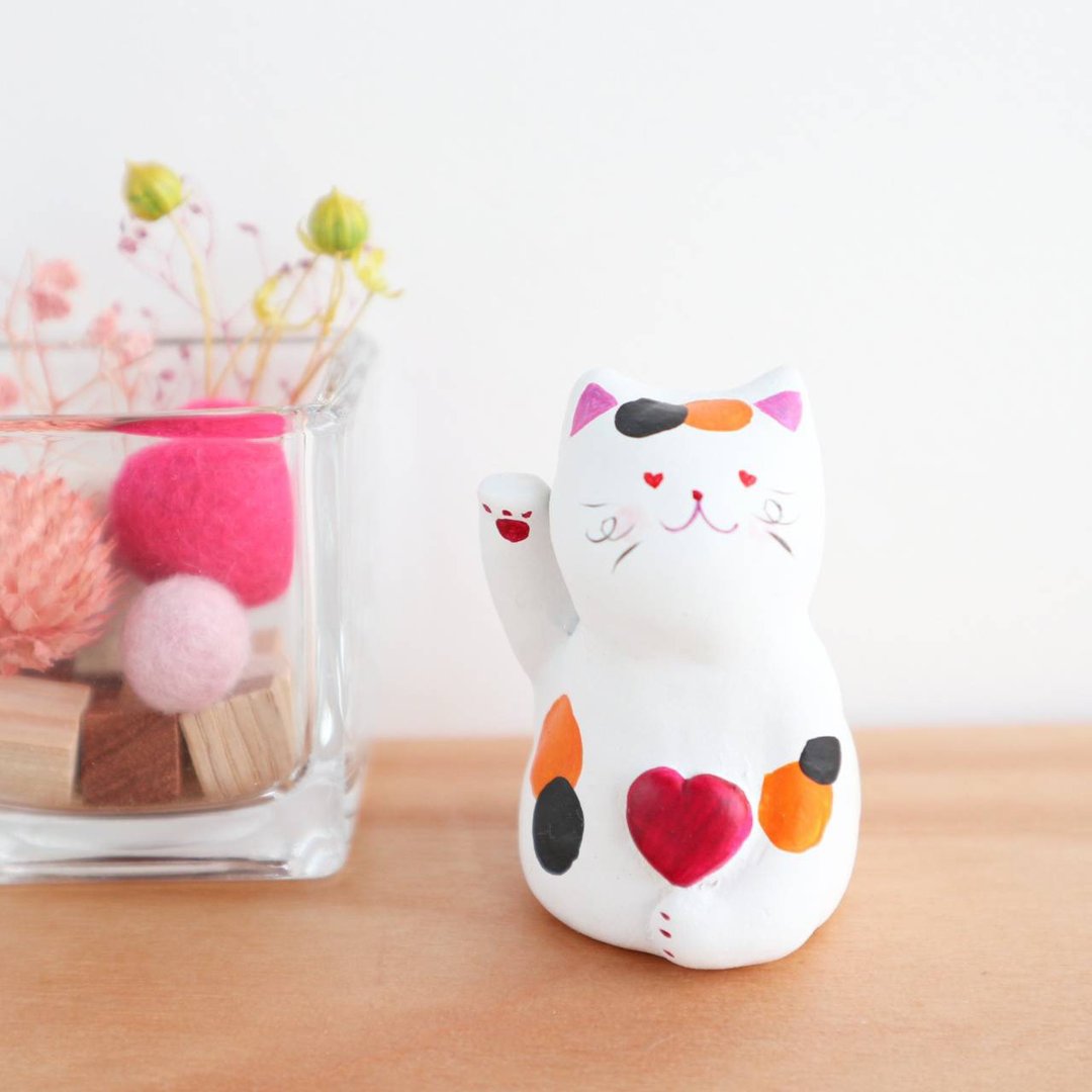 Calico heart beckoning cat - 摆饰 - 粘土 
