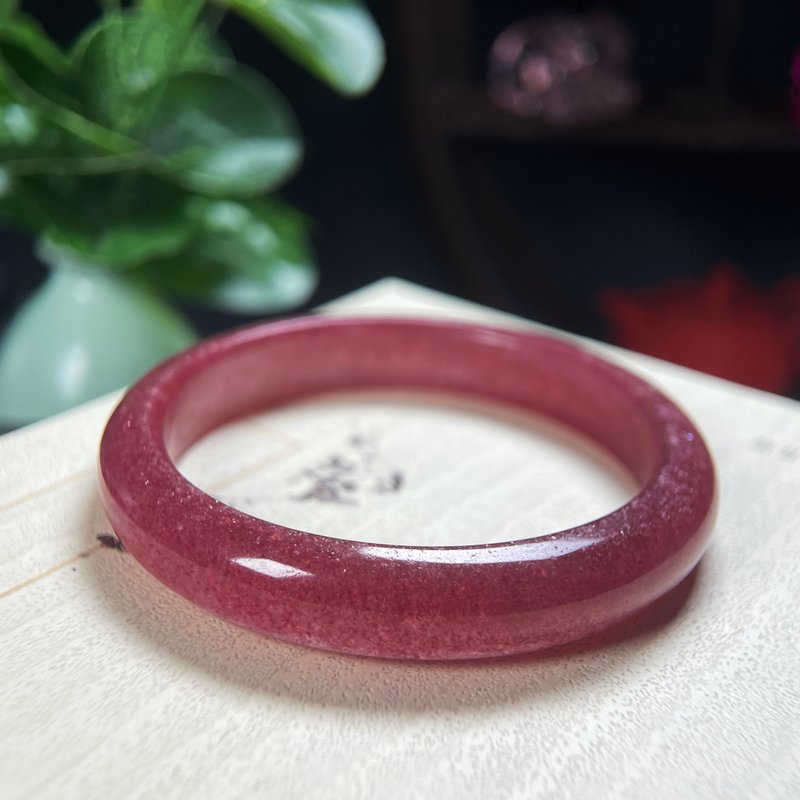 毕业级冰种鸽血红草莓晶手镯59MM 甜美水晶手环 飘星光荧光显气质 - 手链/手环 - 水晶 红色