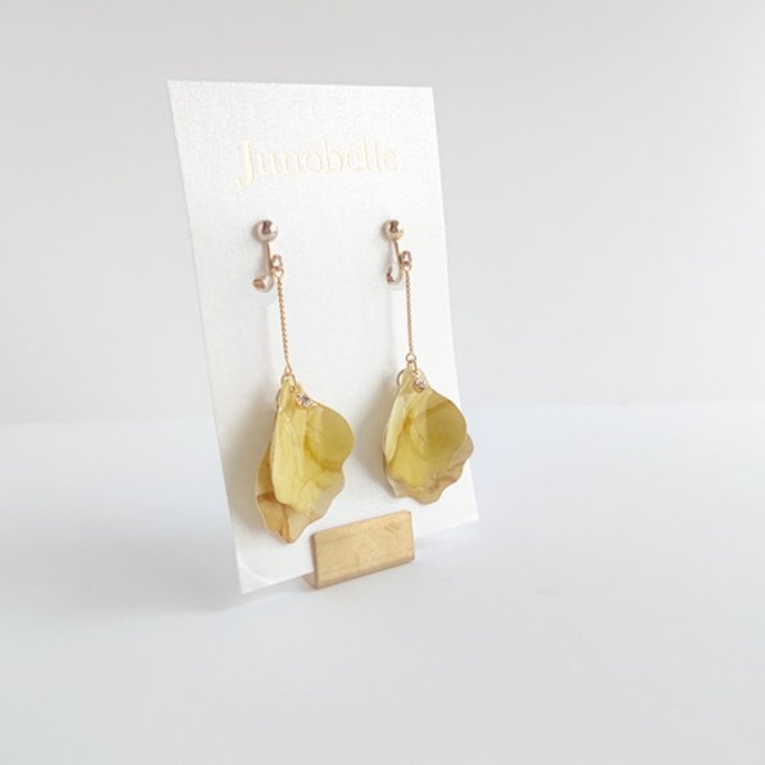 Petal Petal Yellow Earrings or Clip-On Alcohol Ink Art - 耳环/耳夹 - 树脂 黄色