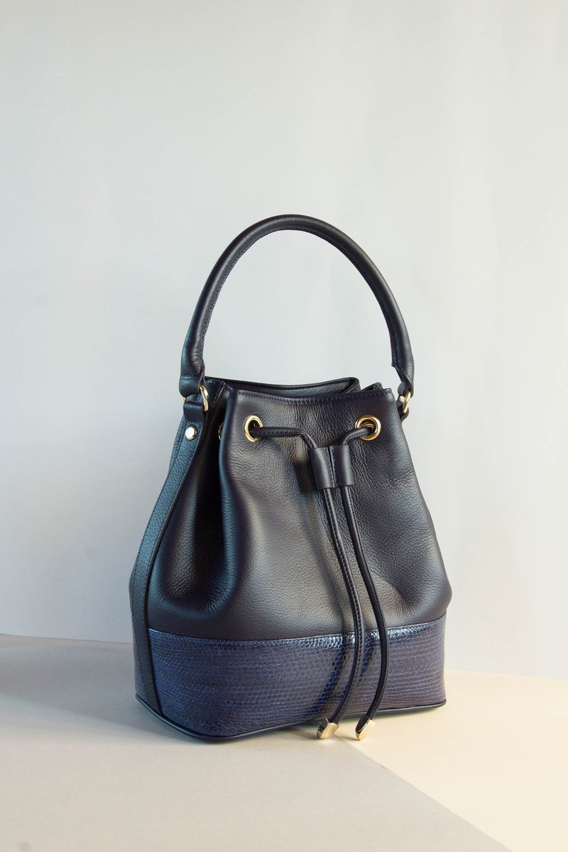 LILY BUCKET BAG IN NAVY - 手提包/手提袋 - 真皮 蓝色