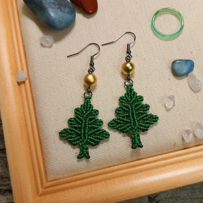 E047-手工编织圣诞树耳环 - 耳环/耳夹 - 尼龙 绿色