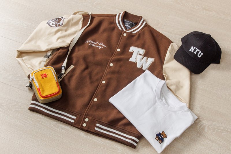 2025 A/W NTU Classic Varsity Baseball Jacket - Brown - 男装外套 - 棉．麻 