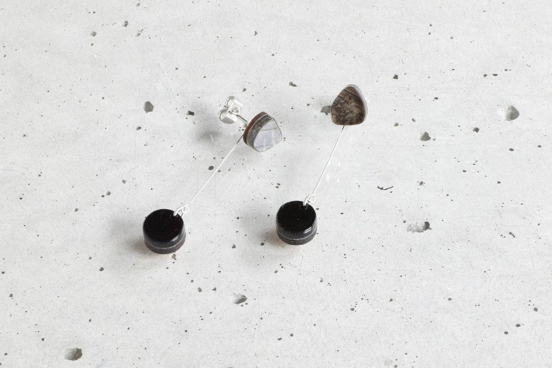 koishi drop earrings / BLACK - 耳环/耳夹 - 压克力 黑色